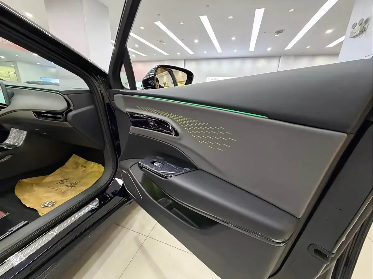 2024 HongQi EH7 BEV 85KWH,autocango,china used car exporter,china ev exporter,chinese used car exporter,chinese used ev exporter