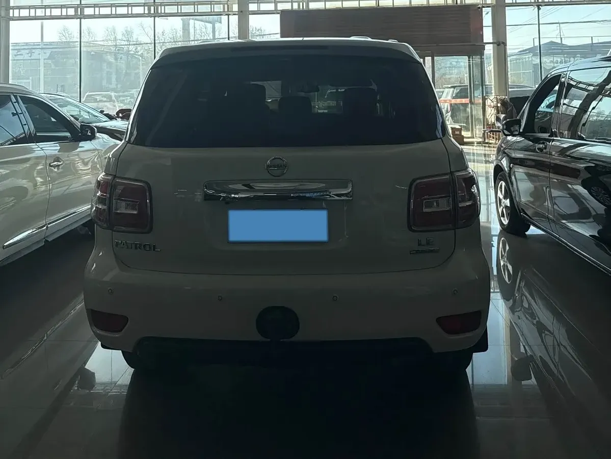 2017 Nissan Patrol 5.6L 398HP V8 7AT,autocango,china used car exporter,china ev exporter,chinese used car exporter,chinese used ev exporter