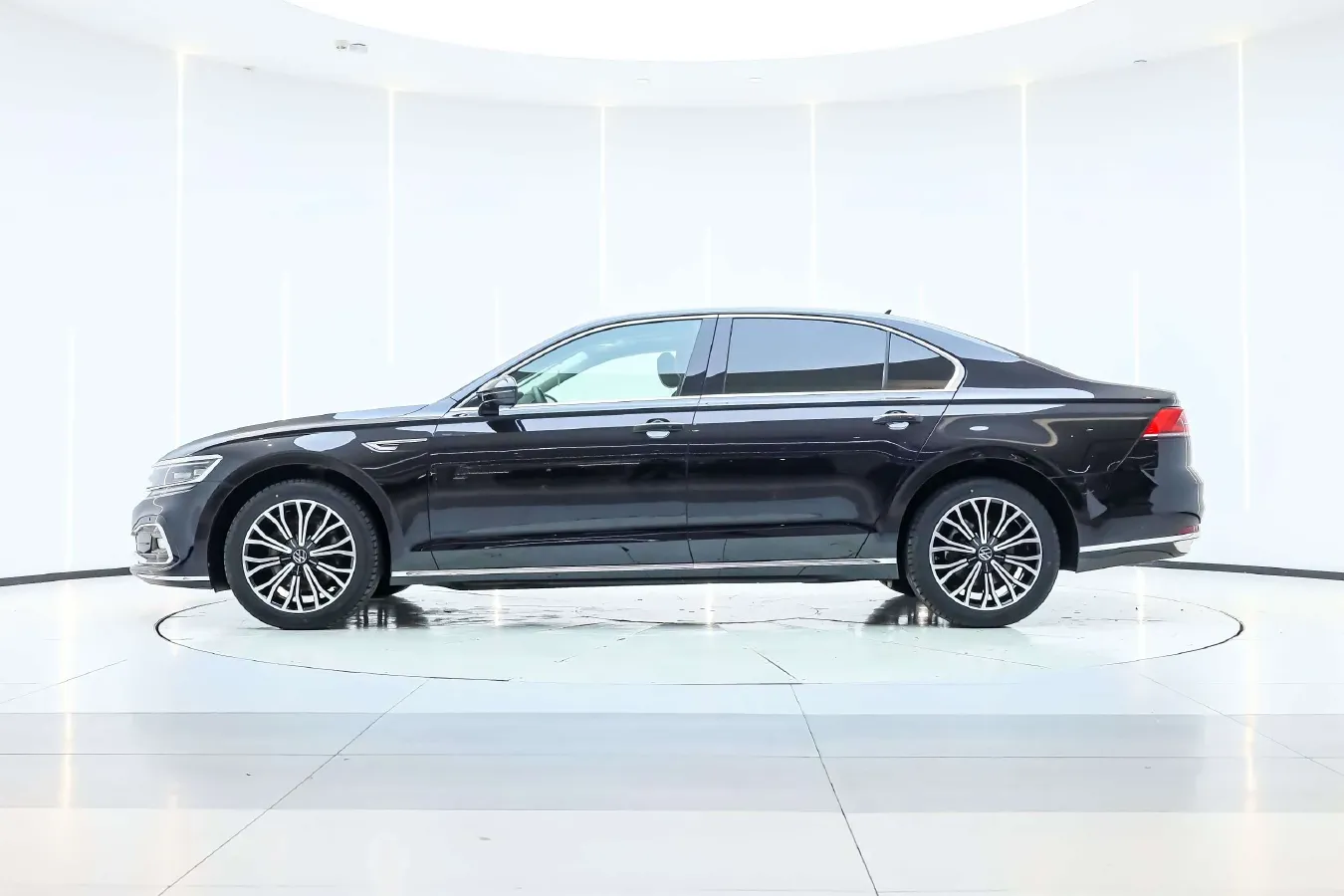 2021 Volkswagen Phideon 2.0T 224HP L4 7DCT,autocango,china used car exporter,china ev exporter,chinese used car exporter,chinese used ev exporter