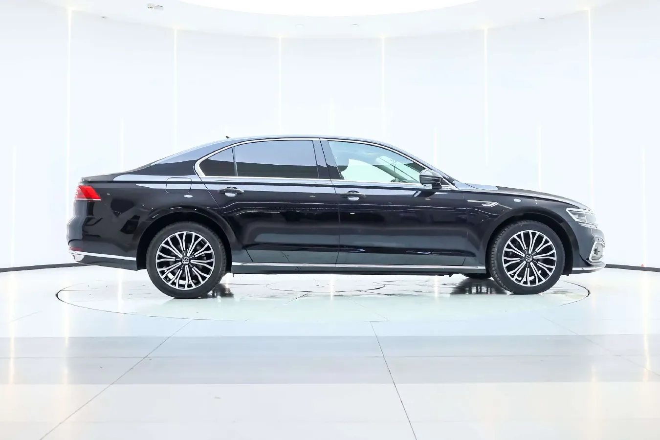 2021 Volkswagen Phideon 2.0T 224HP L4 7DCT,autocango,china used car exporter,china ev exporter,chinese used car exporter,chinese used ev exporter