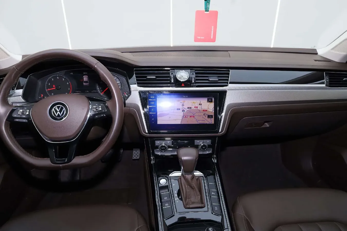 2021 Volkswagen Phideon 2.0T 224HP L4 7DCT,autocango,china used car exporter,china ev exporter,chinese used car exporter,chinese used ev exporter