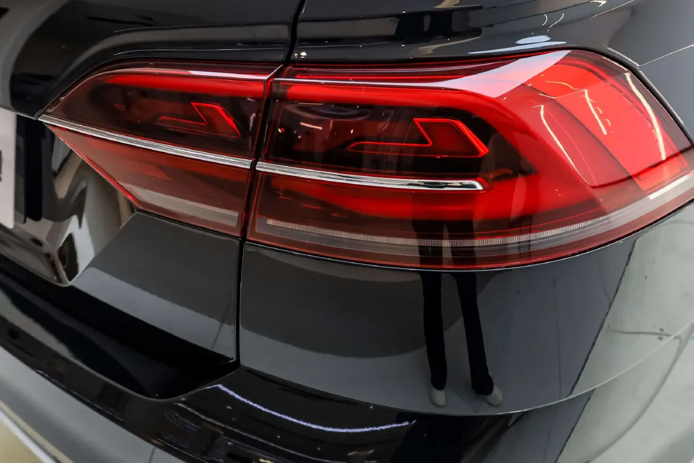 2021 Volkswagen Phideon 2.0T 224HP L4 7DCT,autocango,china used car exporter,china ev exporter,chinese used car exporter,chinese used ev exporter