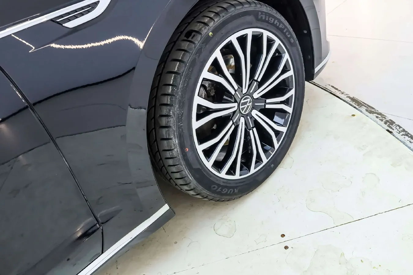 2021 Volkswagen Phideon 2.0T 224HP L4 7DCT,autocango,china used car exporter,china ev exporter,chinese used car exporter,chinese used ev exporter