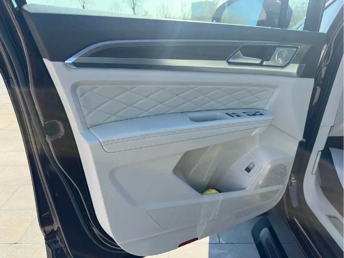 2020 Volkswagen Viloran 2.0T 220HP L4 7DCT,autocango,china used car exporter,china ev exporter,chinese used car exporter,chinese used ev exporter