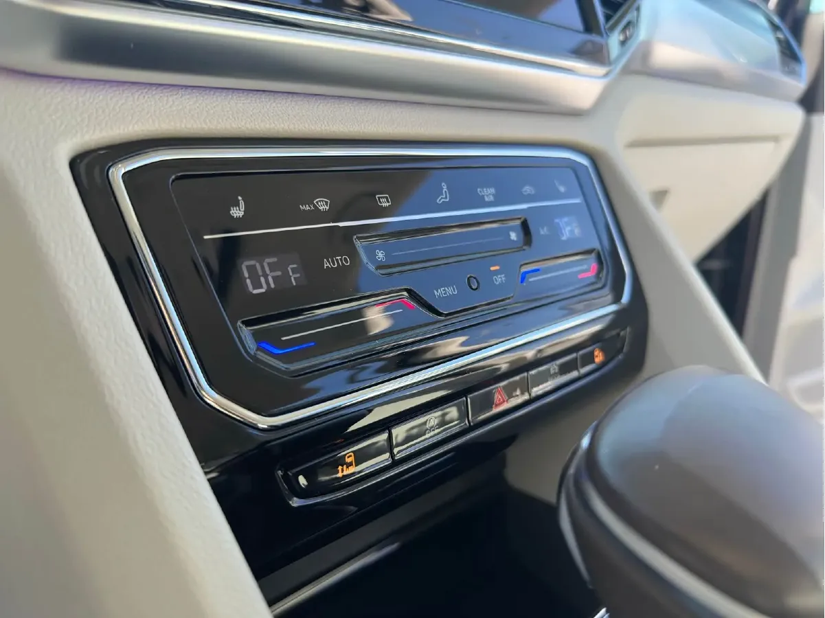 2020 Volkswagen Viloran 2.0T 220HP L4 7DCT,autocango,china used car exporter,china ev exporter,chinese used car exporter,chinese used ev exporter