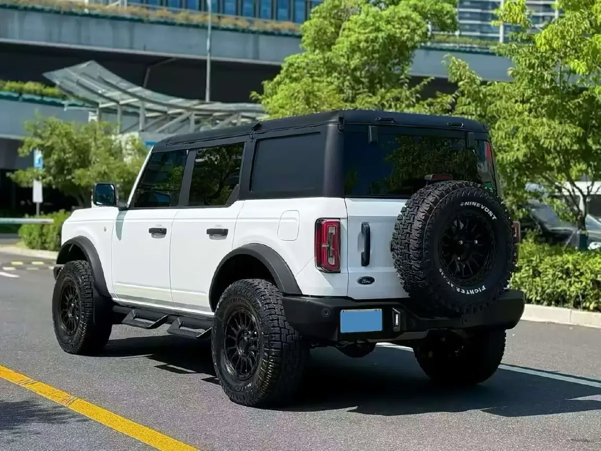 2024 Ford Bronco 2.3T 275HP L4 10AT,autocango,china used car exporter,china ev exporter,chinese used car exporter,chinese used ev exporter