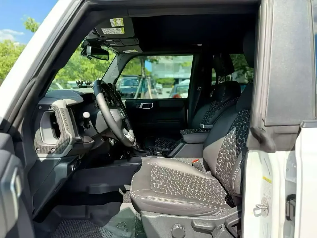 2024 Ford Bronco 2.3T 275HP L4 10AT,autocango,china used car exporter,china ev exporter,chinese used car exporter,chinese used ev exporter