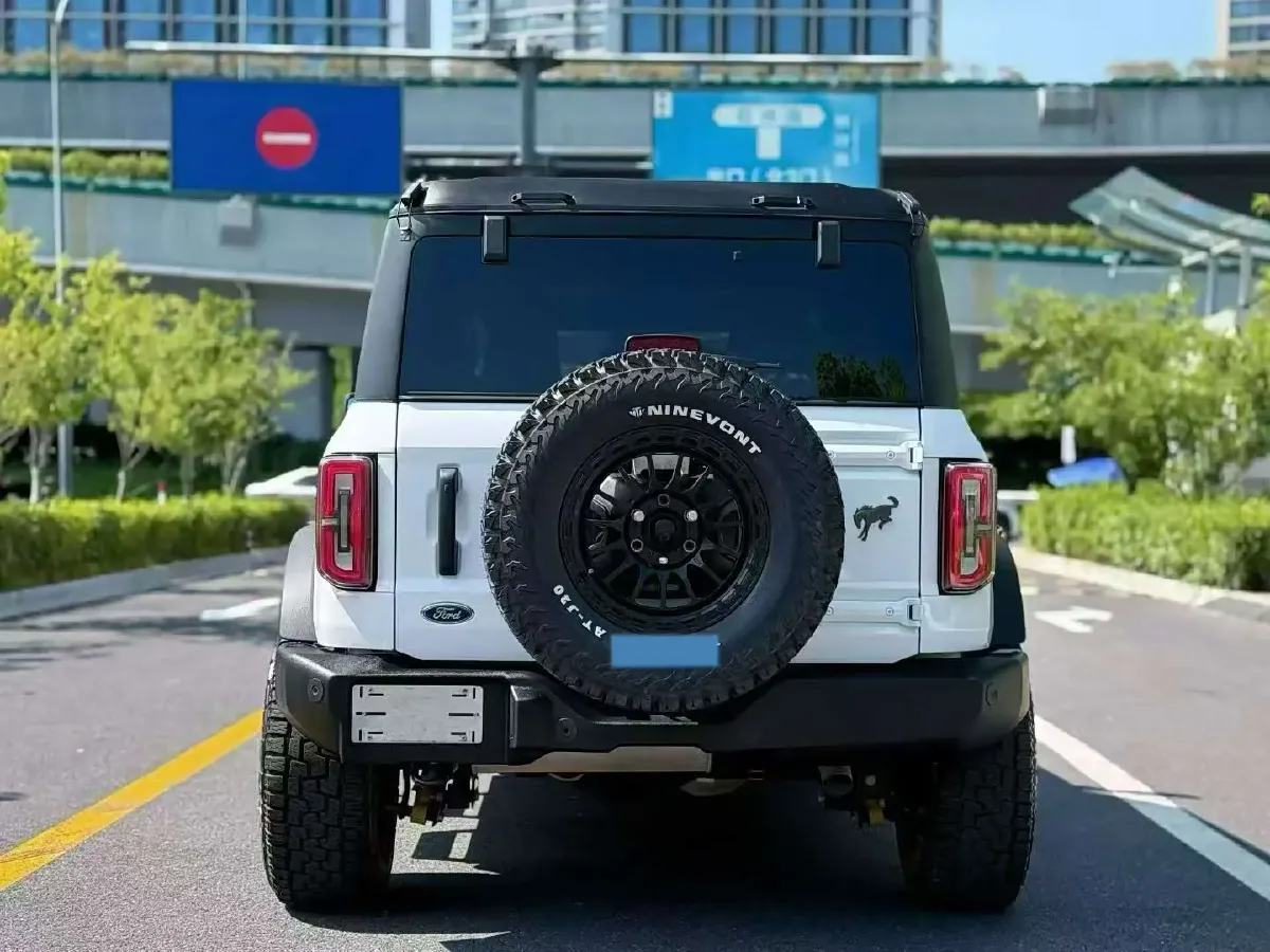 2024 Ford Bronco 2.3T 275HP L4 10AT,autocango,china used car exporter,china ev exporter,chinese used car exporter,chinese used ev exporter