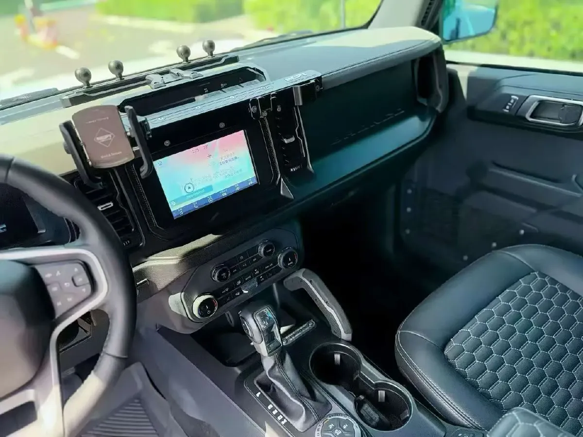 2024 Ford Bronco 2.3T 275HP L4 10AT,autocango,china used car exporter,china ev exporter,chinese used car exporter,chinese used ev exporter