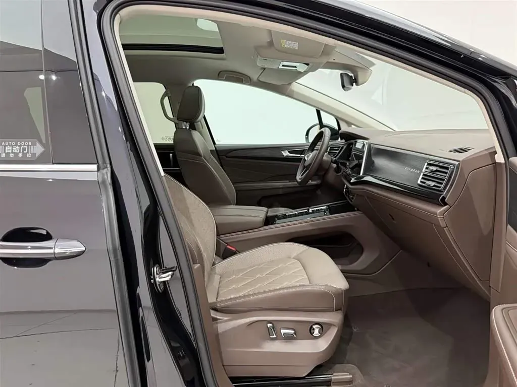 2024 Volkswagen Viloran 2.0T 220HP L4 7DCT,autocango,china used car exporter,china ev exporter,chinese used car exporter,chinese used ev exporter