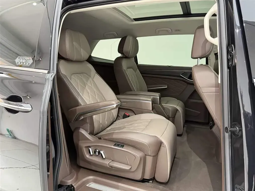 2024 Volkswagen Viloran 2.0T 220HP L4 7DCT,autocango,china used car exporter,china ev exporter,chinese used car exporter,chinese used ev exporter