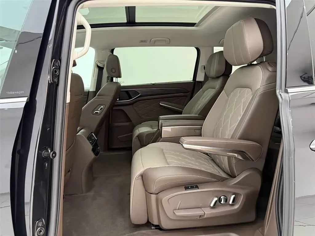 2024 Volkswagen Viloran 2.0T 220HP L4 7DCT,autocango,china used car exporter,china ev exporter,chinese used car exporter,chinese used ev exporter