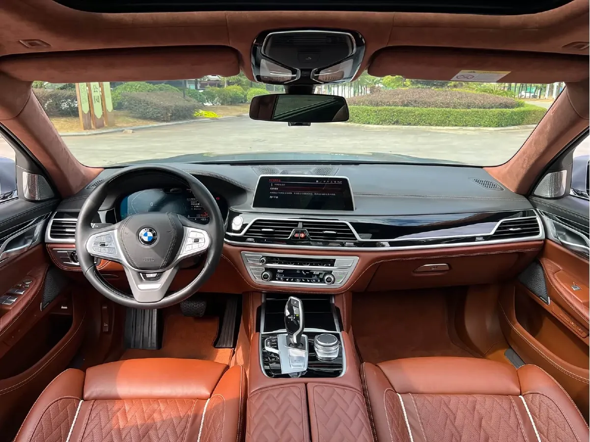 2019 BMW 7 Series 3.0T 340HP L6 8AT,autocango,china used car exporter,china ev exporter,chinese used car exporter,chinese used ev exporter