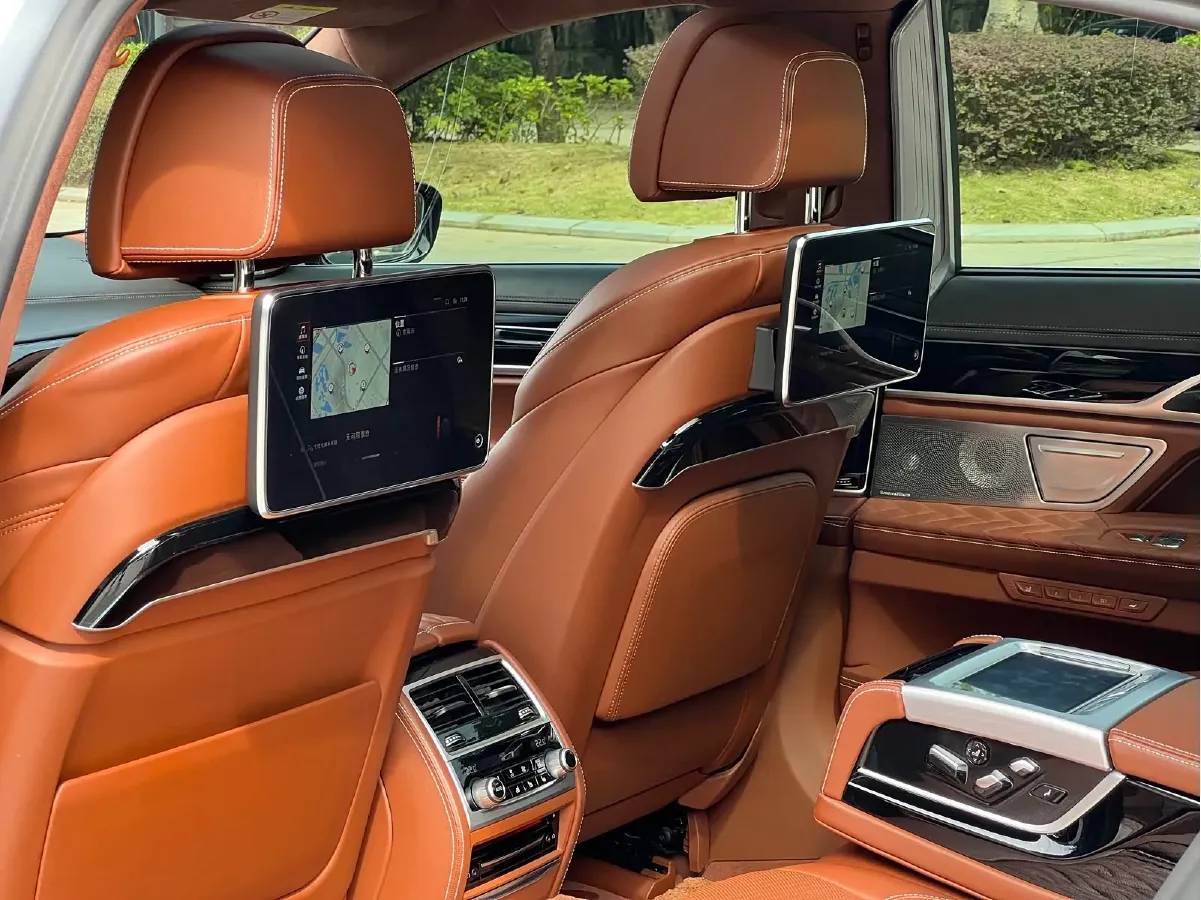 2019 BMW 7 Series 3.0T 340HP L6 8AT,autocango,china used car exporter,china ev exporter,chinese used car exporter,chinese used ev exporter