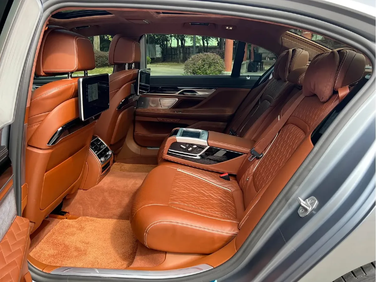 2019 BMW 7 Series 3.0T 340HP L6 8AT,autocango,china used car exporter,china ev exporter,chinese used car exporter,chinese used ev exporter