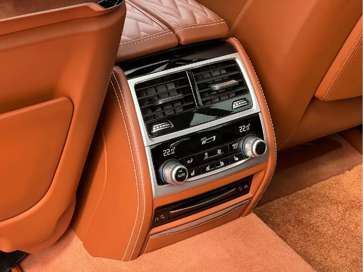 2019 BMW 7 Series 3.0T 340HP L6 8AT,autocango,china used car exporter,china ev exporter,chinese used car exporter,chinese used ev exporter