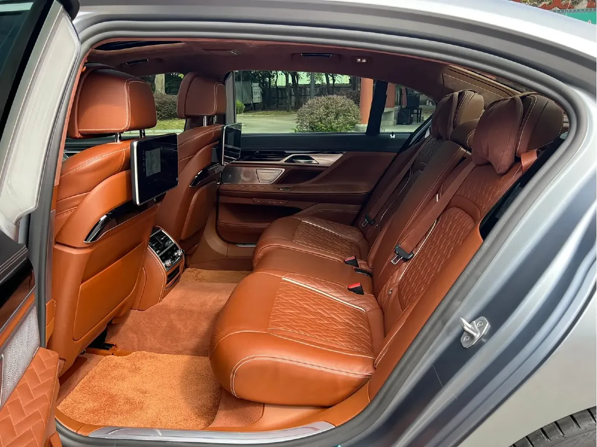 2019 BMW 7 Series 3.0T 340HP L6 8AT,autocango,china used car exporter,china ev exporter,chinese used car exporter,chinese used ev exporter