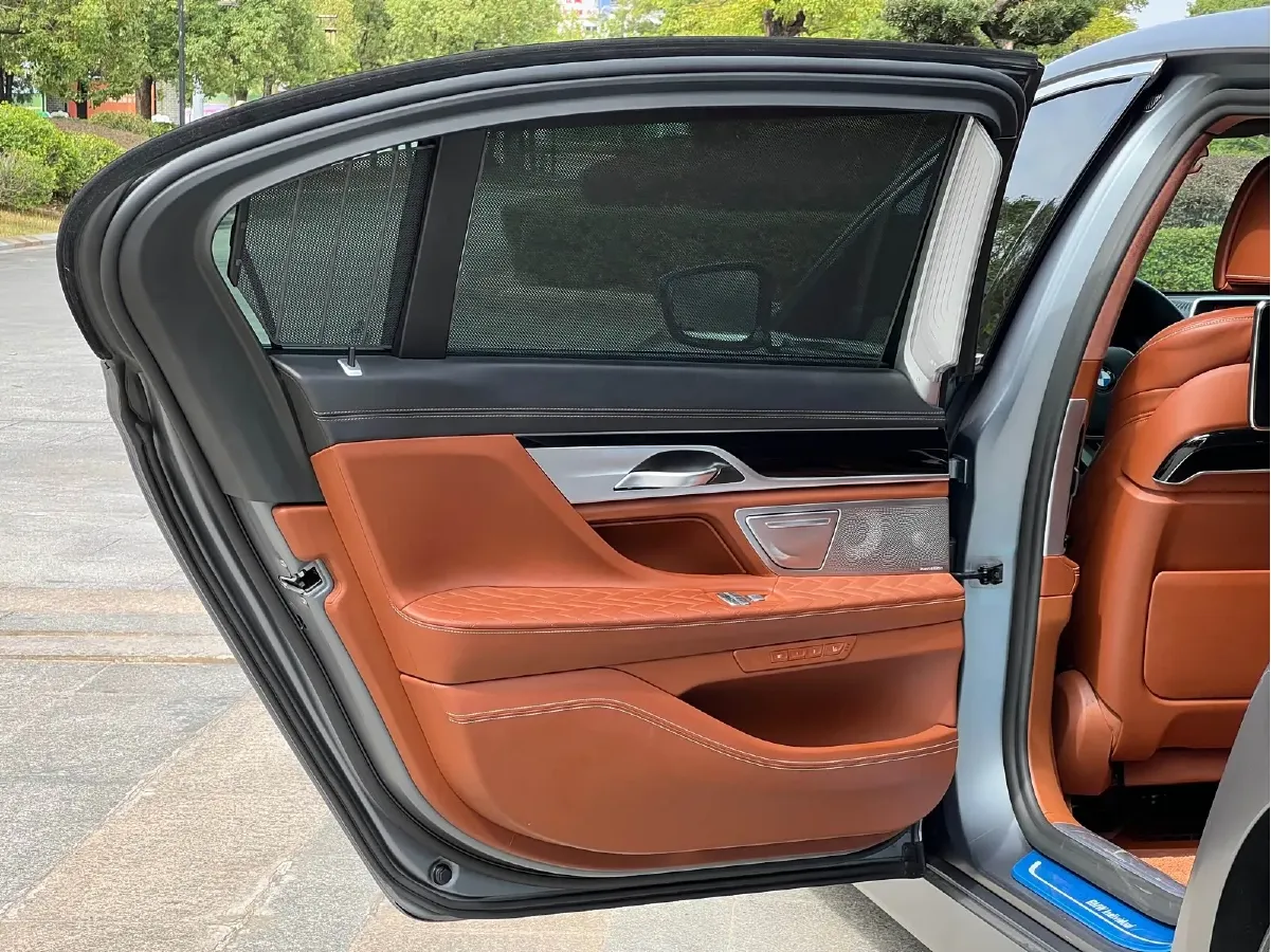 2019 BMW 7 Series 3.0T 340HP L6 8AT,autocango,china used car exporter,china ev exporter,chinese used car exporter,chinese used ev exporter