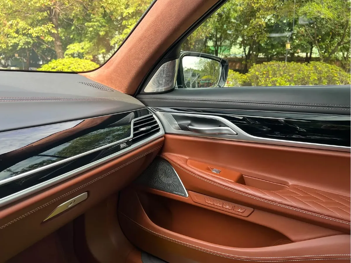 2019 BMW 7 Series 3.0T 340HP L6 8AT,autocango,china used car exporter,china ev exporter,chinese used car exporter,chinese used ev exporter