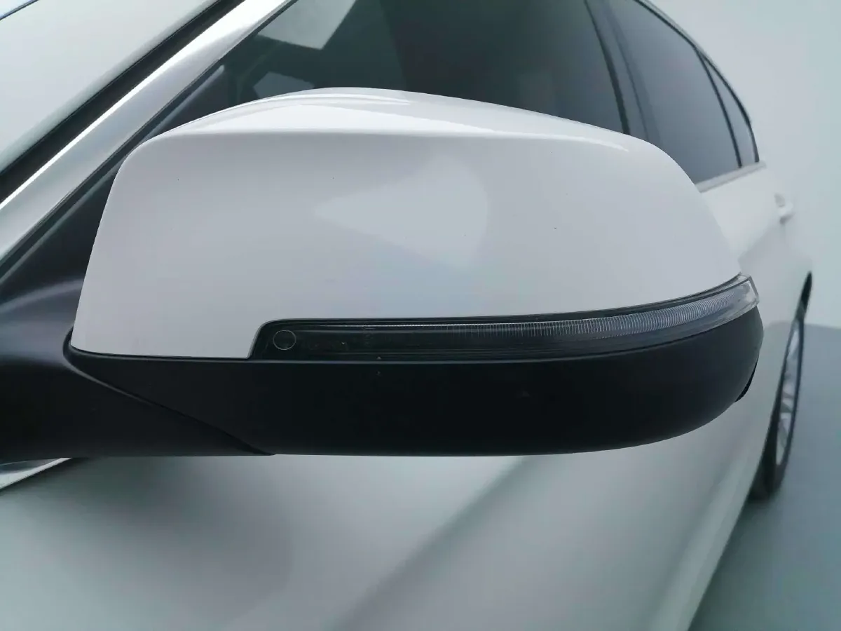 2014 BMW 5 Series 2.0T 218HP L4 8AT,autocango,china used car exporter,china ev exporter,chinese used car exporter,chinese used ev exporter