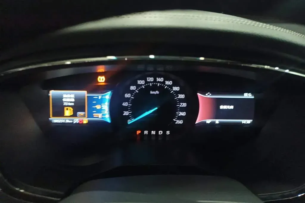 2017 Ford Taurus 2.0T 245HP L4 6AT,autocango,china used car exporter,china ev exporter,chinese used car exporter,chinese used ev exporter