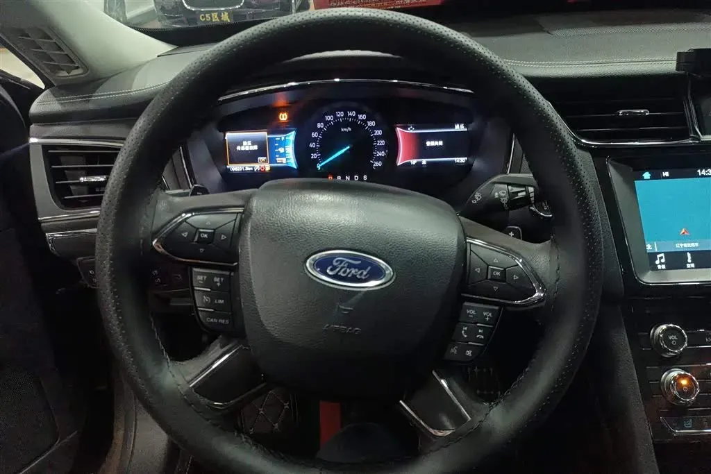 2017 Ford Taurus 2.0T 245HP L4 6AT,autocango,china used car exporter,china ev exporter,chinese used car exporter,chinese used ev exporter