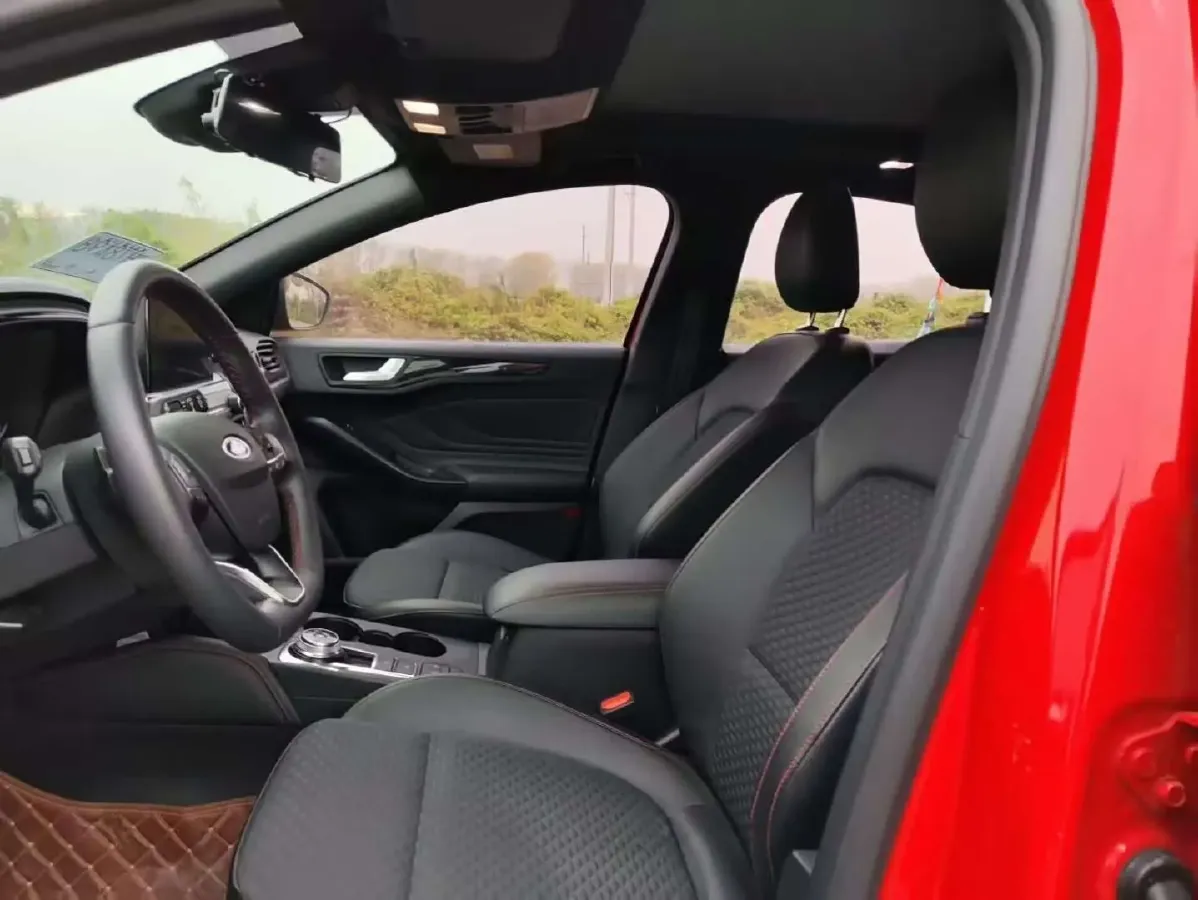 2020 Ford Focus 1.5T 174HP L3 8AT,autocango,china used car exporter,china ev exporter,chinese used car exporter,chinese used ev exporter