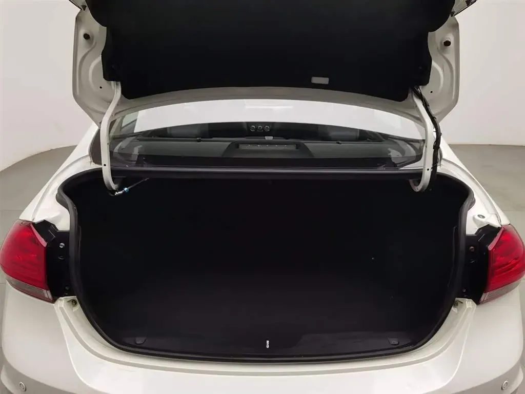 2015 Suzuki Alivio 1.6L 122HP L4 5MT,autocango,china used car exporter,china ev exporter,chinese used car exporter,chinese used ev exporter