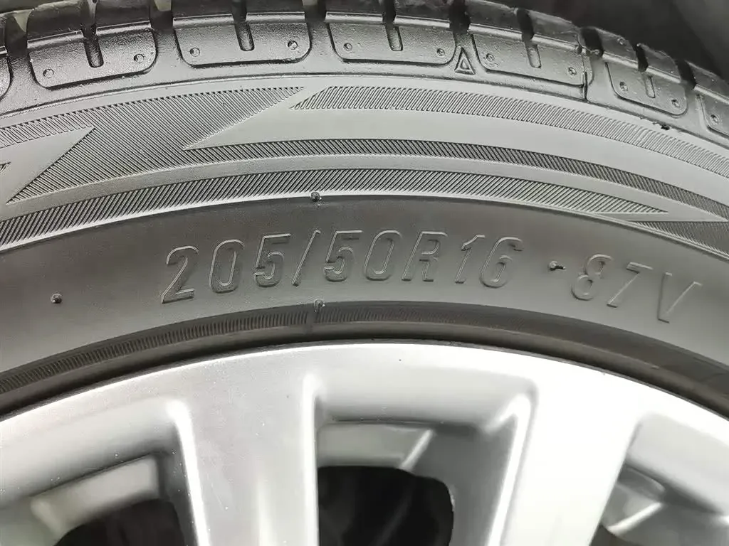 2015 Suzuki Alivio 1.6L 122HP L4 5MT,autocango,china used car exporter,china ev exporter,chinese used car exporter,chinese used ev exporter