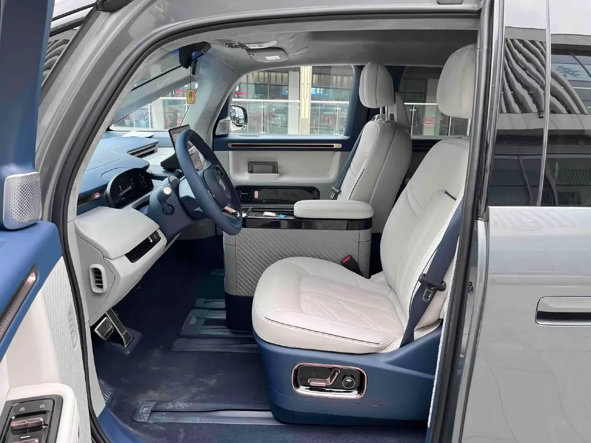 2025 Zeekr MIX BEV 102KWH,autocango,china used car exporter,china ev exporter,chinese used car exporter,chinese used ev exporter