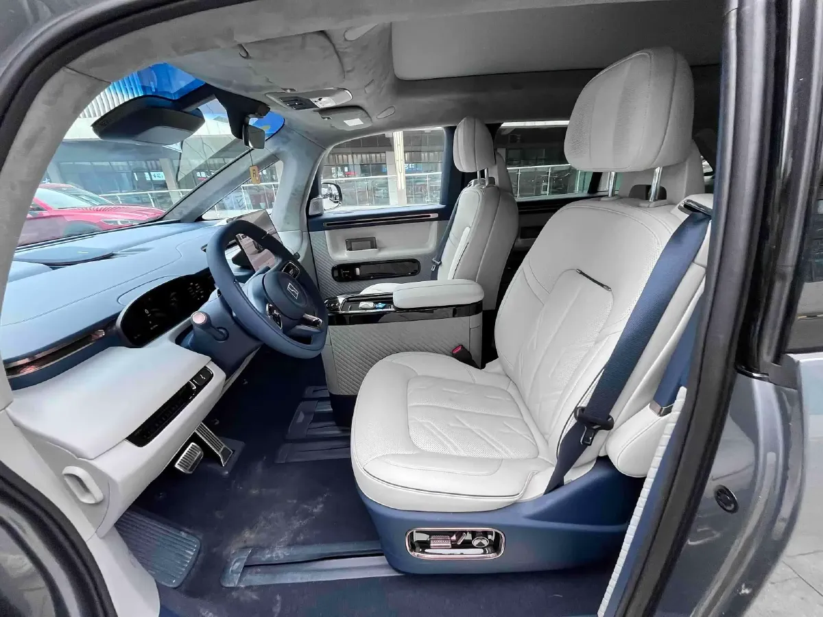 2025 Zeekr MIX BEV 102KWH,autocango,china used car exporter,china ev exporter,chinese used car exporter,chinese used ev exporter