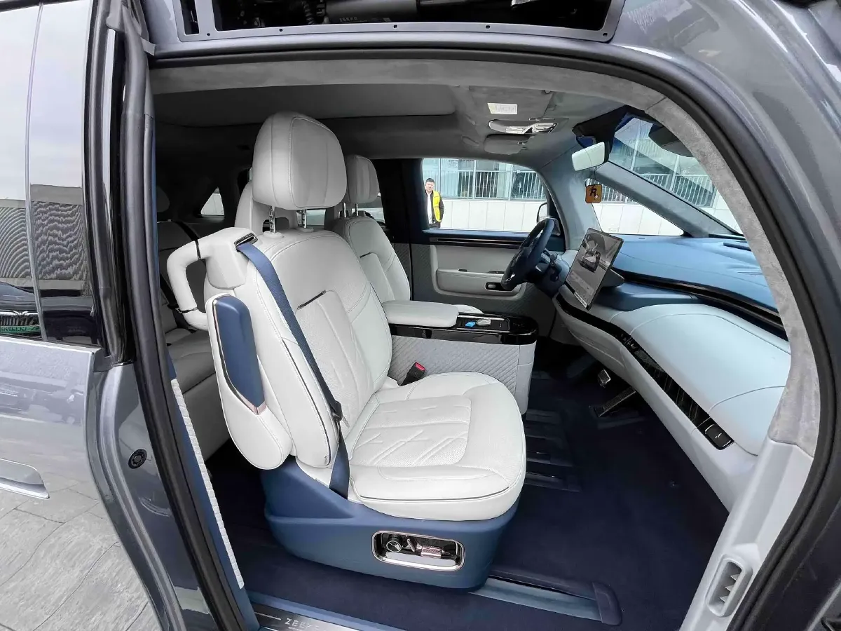 2025 Zeekr MIX BEV 102KWH,autocango,china used car exporter,china ev exporter,chinese used car exporter,chinese used ev exporter