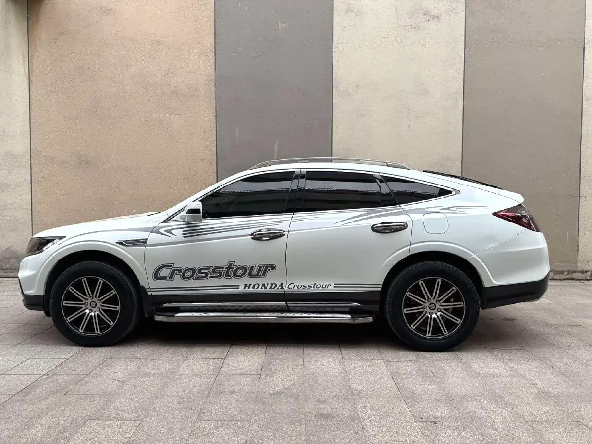 2014 Honda Crosstour 2.4L 197HP L4 5AT,autocango,china used car exporter,china ev exporter,chinese used car exporter,chinese used ev exporter