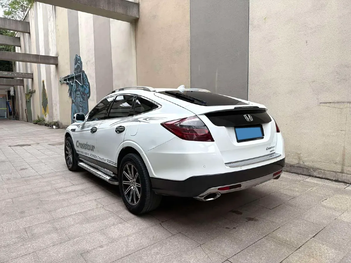 2014 Honda Crosstour 2.4L 197HP L4 5AT,autocango,china used car exporter,china ev exporter,chinese used car exporter,chinese used ev exporter