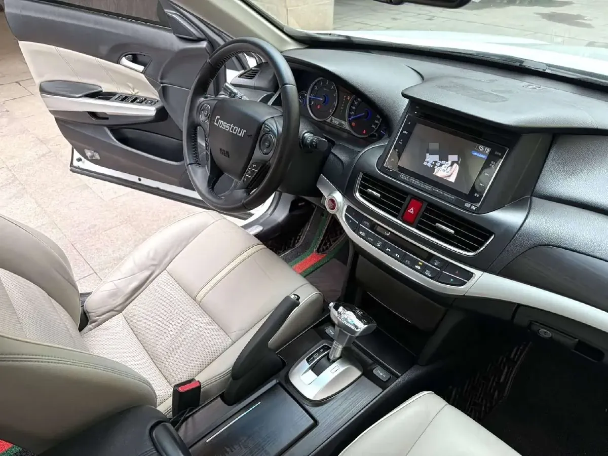 2014 Honda Crosstour 2.4L 197HP L4 5AT,autocango,china used car exporter,china ev exporter,chinese used car exporter,chinese used ev exporter