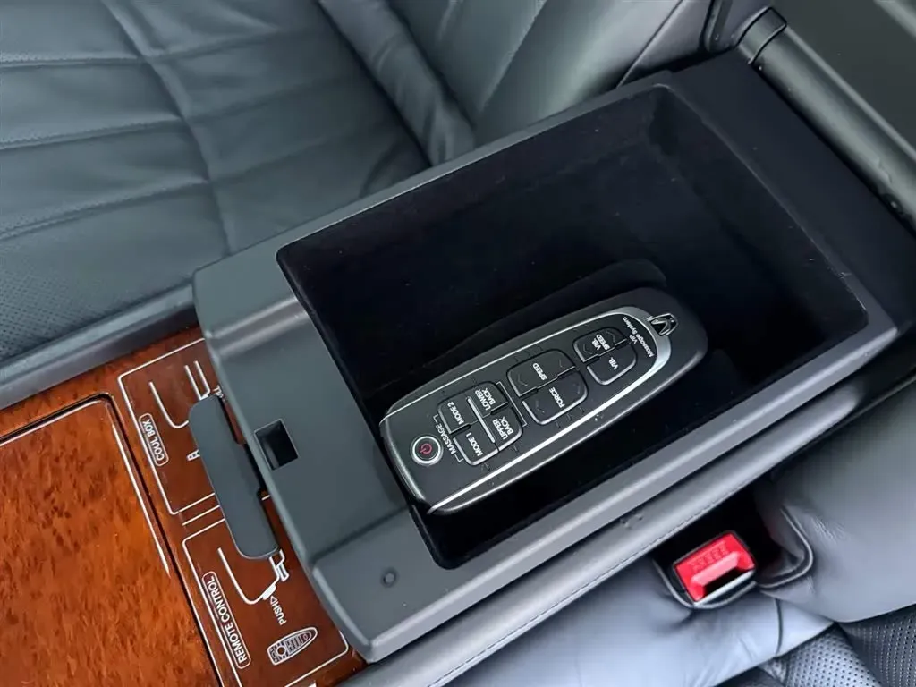 2012 Hyundai Equus 5.0L 430HP V8 8AT,autocango,china used car exporter,china ev exporter,chinese used car exporter,chinese used ev exporter