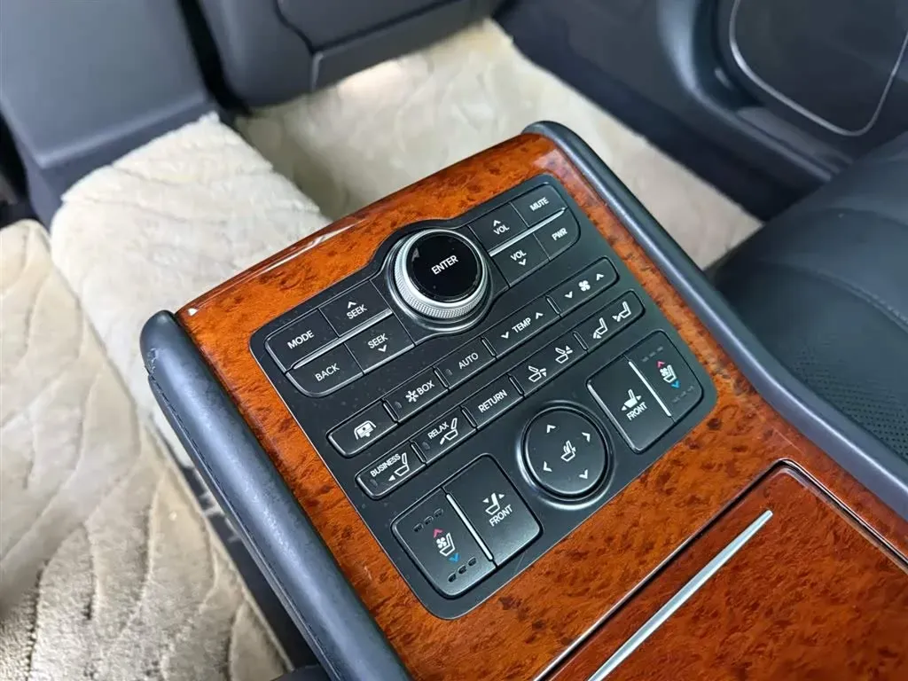 2012 Hyundai Equus 5.0L 430HP V8 8AT,autocango,china used car exporter,china ev exporter,chinese used car exporter,chinese used ev exporter