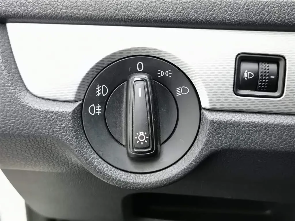 2013 Volkswagen Gran Lavida 1.6L 110HP L4 6AT,autocango,china used car exporter,china ev exporter,chinese used car exporter,chinese used ev exporter