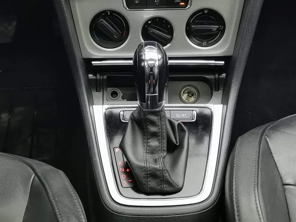 2013 Volkswagen Gran Lavida 1.6L 110HP L4 6AT,autocango,china used car exporter,china ev exporter,chinese used car exporter,chinese used ev exporter