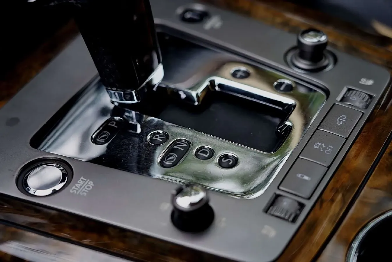 2011 Volkswagen Pheaton 3.6L 280HP V6 6AT,autocango,china used car exporter,china ev exporter,chinese used car exporter,chinese used ev exporter