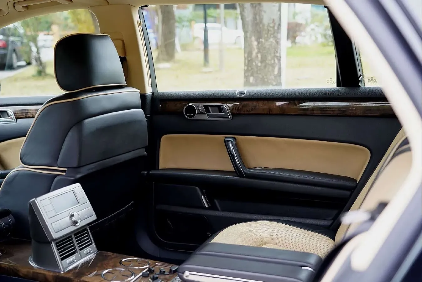 2011 Volkswagen Pheaton 3.6L 280HP V6 6AT,autocango,china used car exporter,china ev exporter,chinese used car exporter,chinese used ev exporter