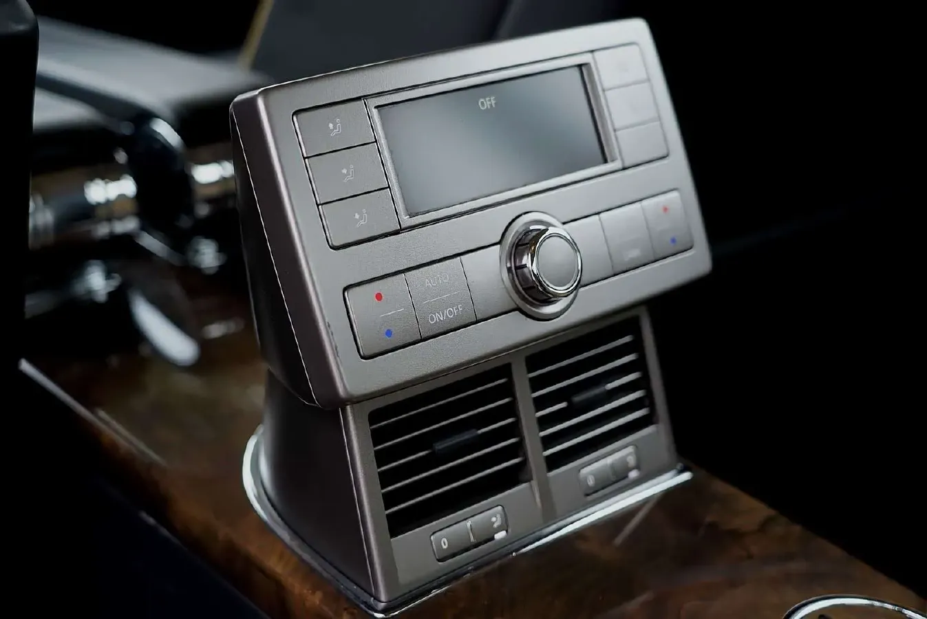 2011 Volkswagen Pheaton 3.6L 280HP V6 6AT,autocango,china used car exporter,china ev exporter,chinese used car exporter,chinese used ev exporter