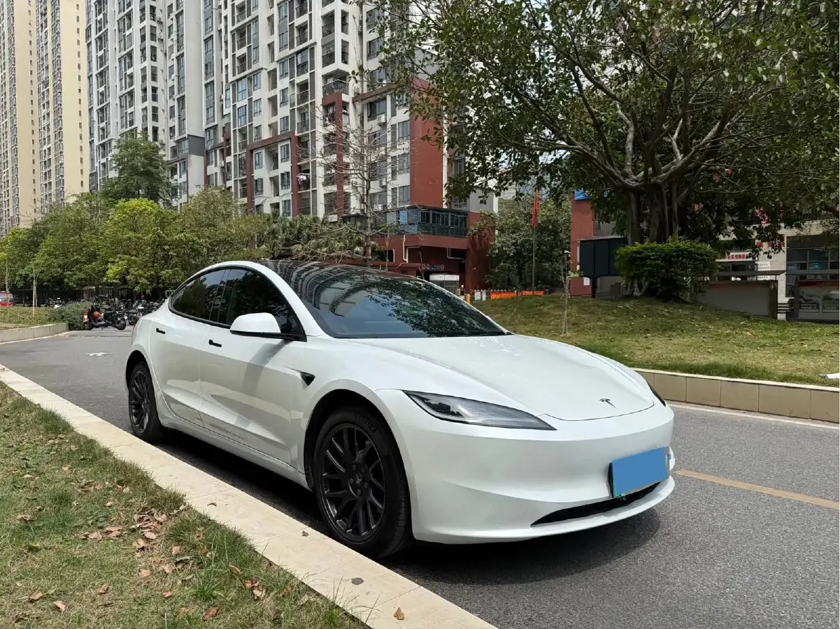 2023 Tesla Model 3 BEV 60KWH