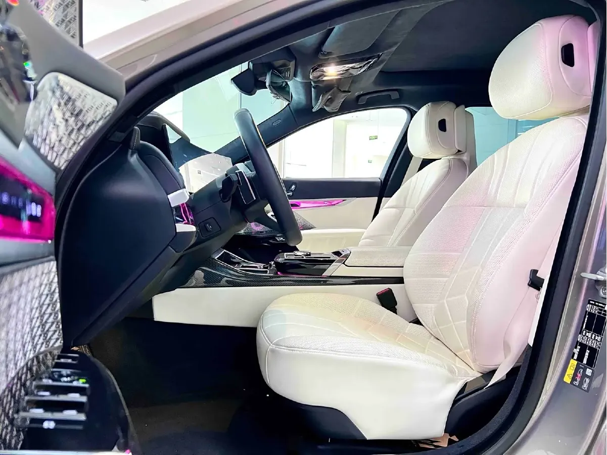 2023 BMW i7 BEV 101.7KWH,autocango,china used car exporter,china ev exporter,chinese used car exporter,chinese used ev exporter