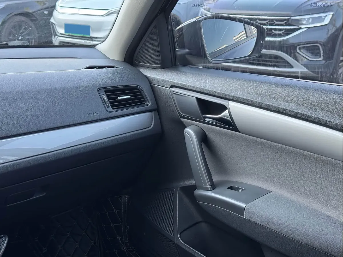 2013 Volkswagen Gran Lavida 1.6L 110HP L4 6AT,autocango,china used car exporter,china ev exporter,chinese used car exporter,chinese used ev exporter