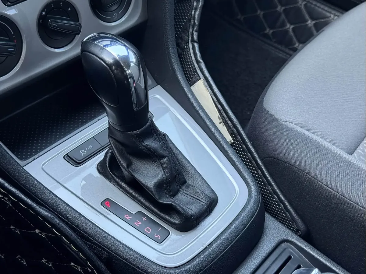 2013 Volkswagen Gran Lavida 1.6L 110HP L4 6AT,autocango,china used car exporter,china ev exporter,chinese used car exporter,chinese used ev exporter