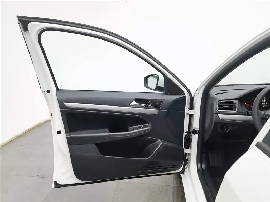 2015 Volkswagen Gran Lavida 1.6L 110HP L4 6AT,autocango,china used car exporter,china ev exporter,chinese used car exporter,chinese used ev exporter