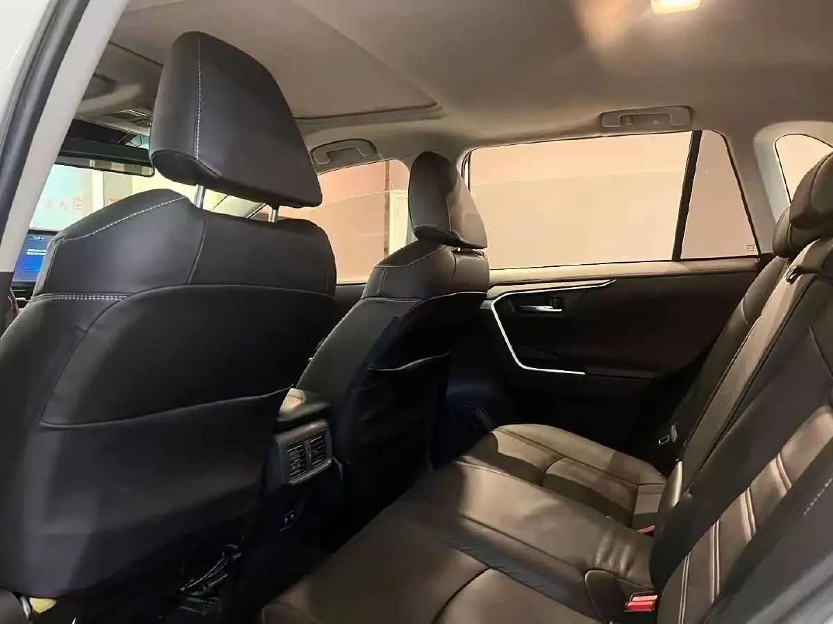 2022 Toyota RAV4 Hybird E+ 2.5L 180HP L4 E-CVT PHEV 15.984KWH,autocango,china used car exporter,china ev exporter,chinese used car exporter,chinese used ev exporter