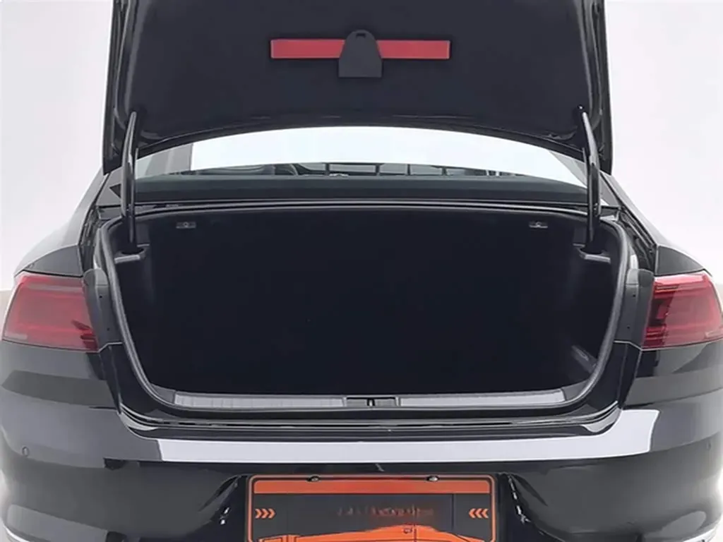 2025 Volkswagen Magotan 1.4T 150HP L4 7DCT,autocango,china used car exporter,china ev exporter,chinese used car exporter,chinese used ev exporter