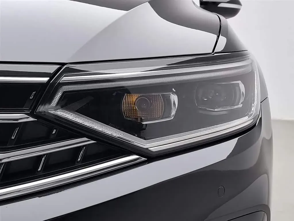 2025 Volkswagen Magotan 1.4T 150HP L4 7DCT,autocango,china used car exporter,china ev exporter,chinese used car exporter,chinese used ev exporter